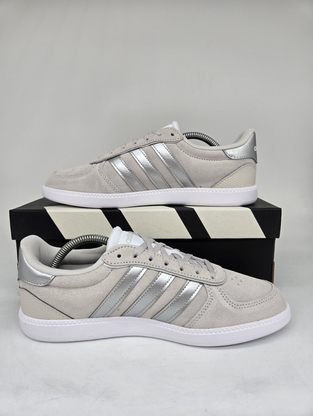 adidas Women's Breaknet Sleek JQ8267 Grey Silver Metallic Shoes Size 6 - Picture 4 of 8
